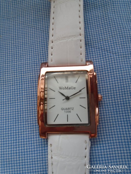 New beautiful Japanese ffi wristwatch in a larger size, I also recommend it for ladies