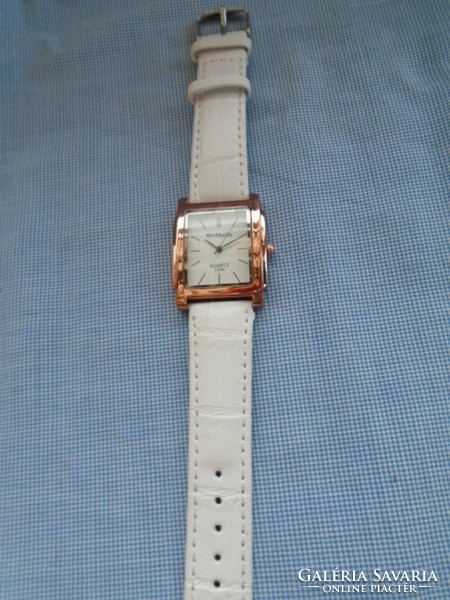 New beautiful Japanese ffi wristwatch in a larger size, I also recommend it for ladies