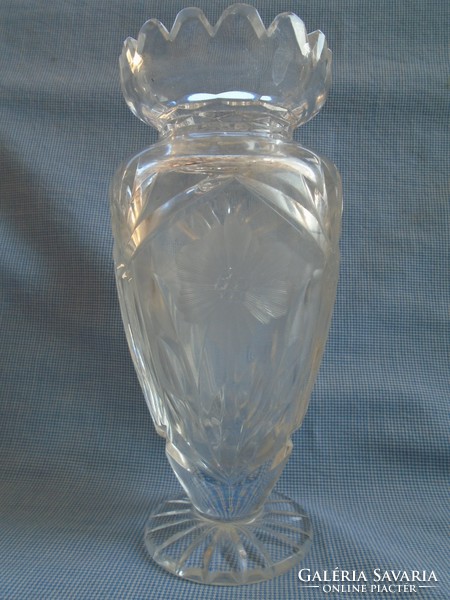 Régi vastag kézzel csiszolt kristály váza 15,8 cm