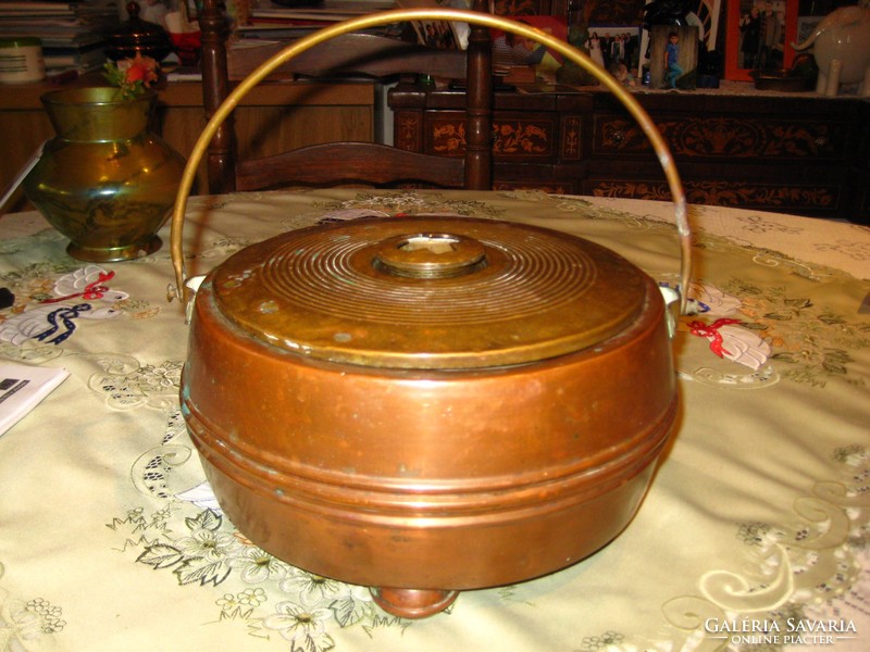 Antique hot water container, kettle, made of red and yellow copper 26 x 14 cm, object with a nice patina