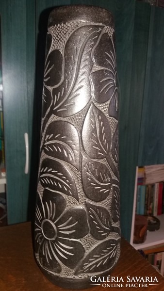 Large black ceramic vase (29.5 cm)