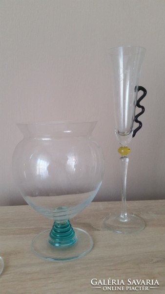 Üveg zöld csavart talpas nagy kehely pohár + 2 db gyönyörű pezsgős pohár  eladó! 