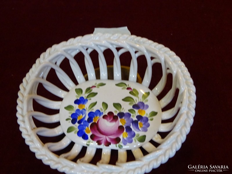 Porcelain bowl with openwork edge, size 11 x 9.7 x 3 cm. He has!