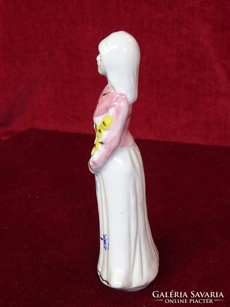 Virágcsokrot tartó porcelán figura, a lány magassága 16,5 cm. Vanneki!