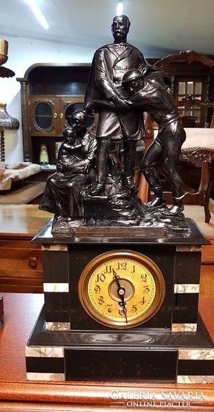 Sculpture fireplace clock with 2 candlesticks