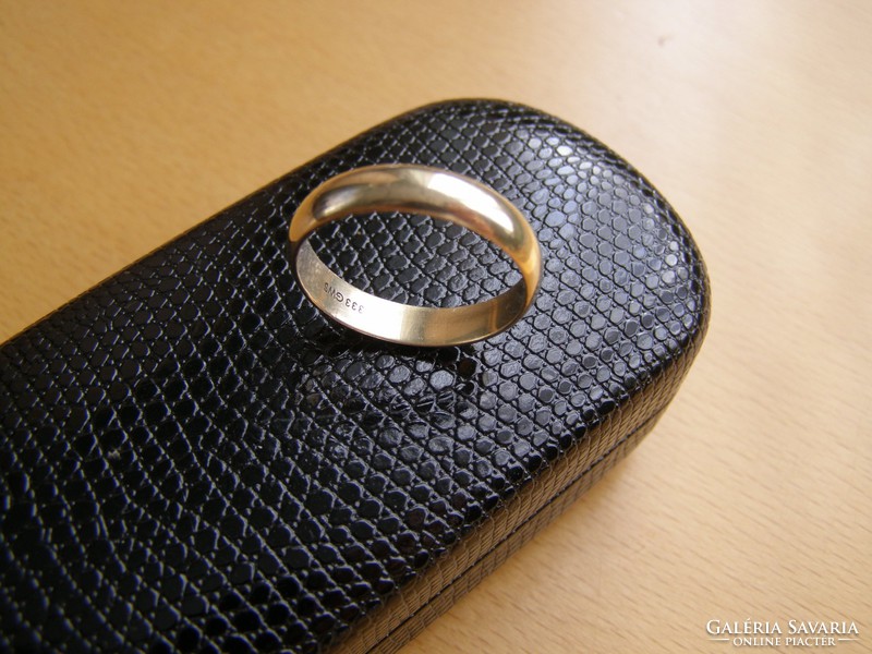Smooth gold wedding ring, 8 carats