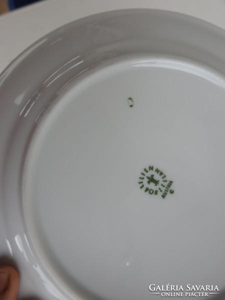 Lilien virágmintás tányér