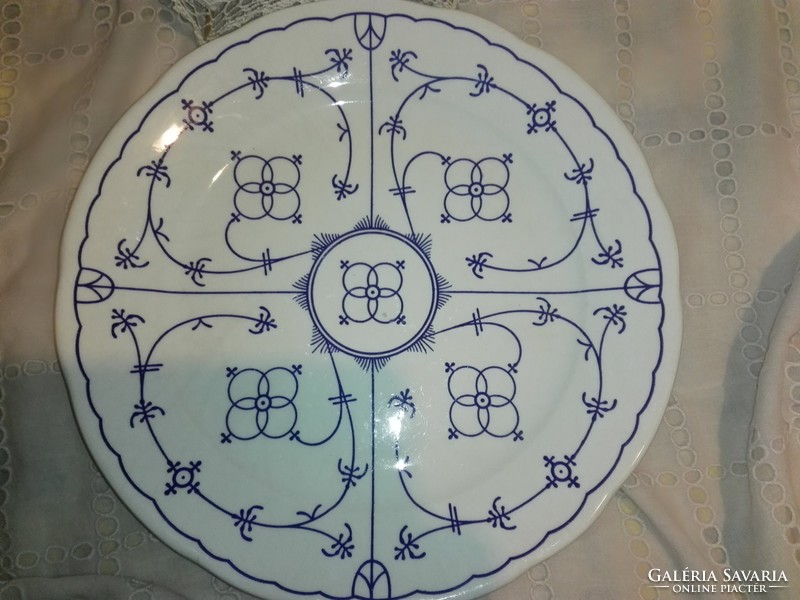 Large immortelle pattern serving tray.