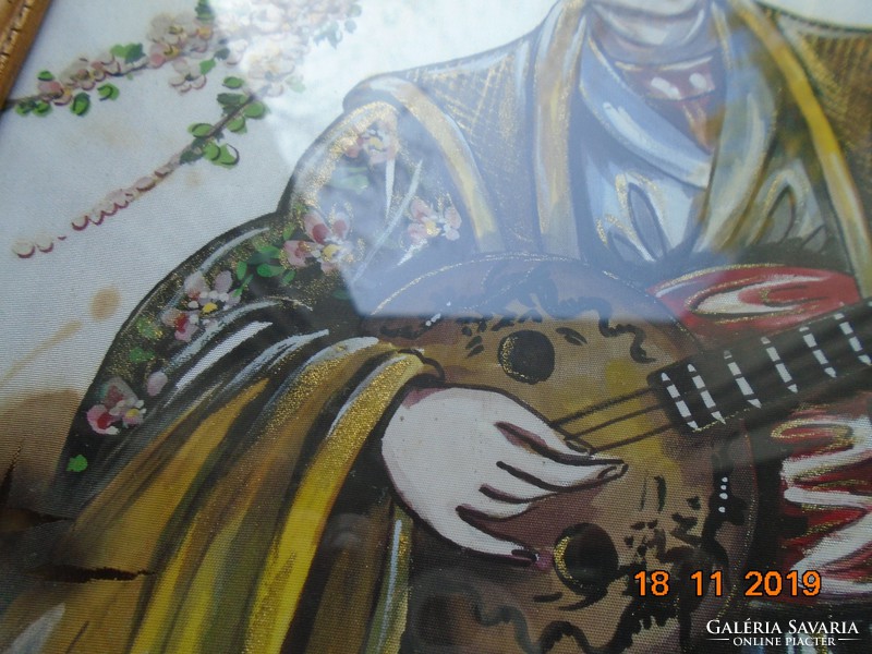 Vietnámi festmény selyemre Blondel rámában kalligrafikus szignóval zenélő fiatal hölgy portréja