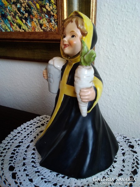 Old large Goebel figure with beer from 1970