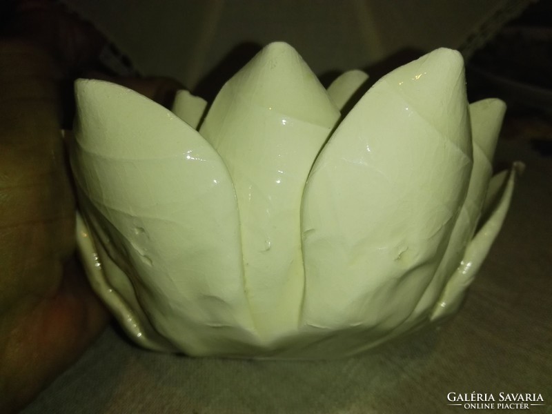 Csodás fehér porcelán lótuszvirág gyertyatartó, mécsestartó.