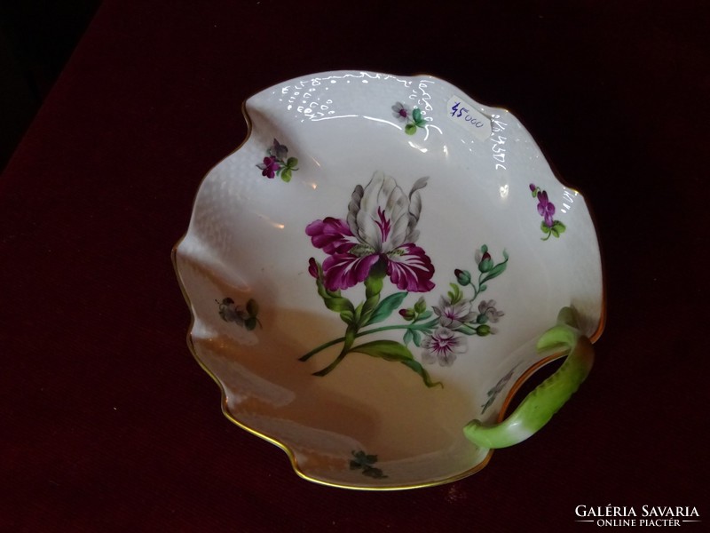 Herend porcelain leaf-shaped table centerpiece with lily in the middle. He has!