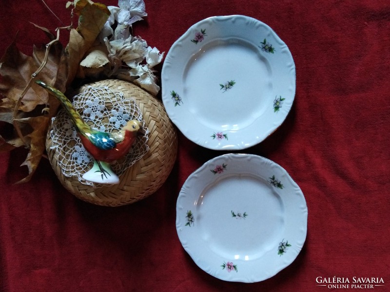 Zsolnay tányérok , az ár min d a két darabra érthető, különböző színű virágokkal