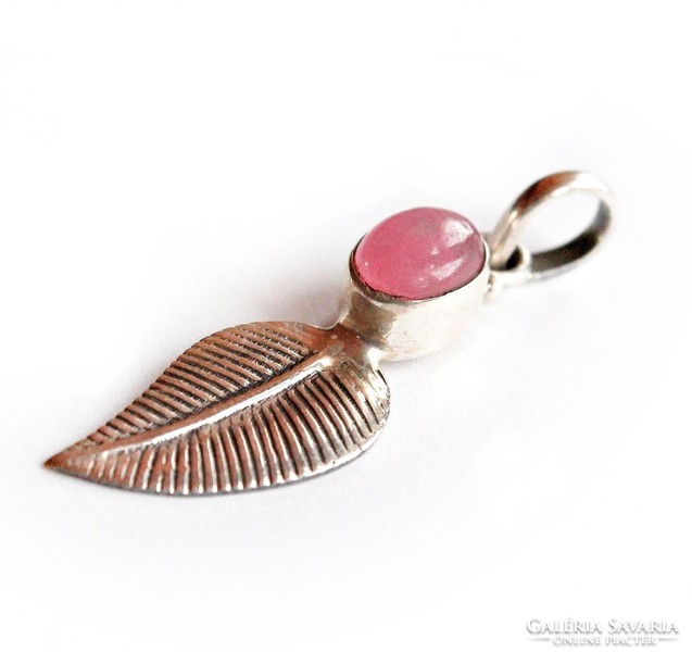 Silver pendant with pink jade stone