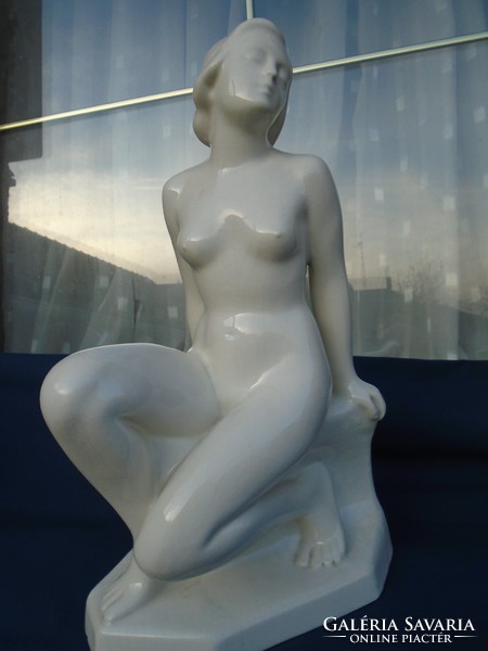 ​Small sculpture of Zsigmond Kisfaludy Strobl, size 34 cm, in perfect display case condition
