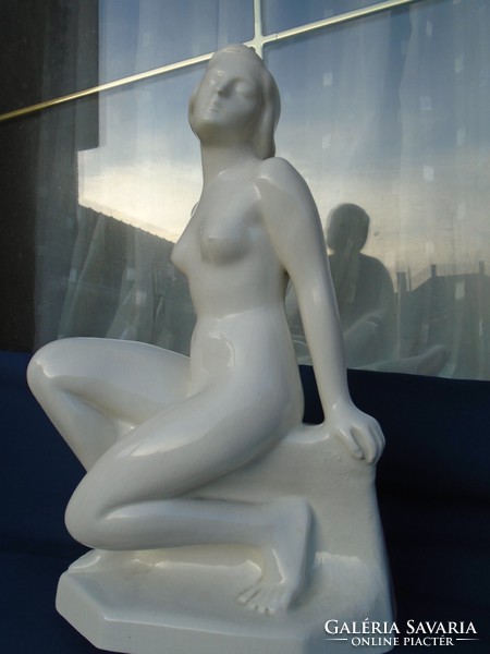 ​Small sculpture of Zsigmond Kisfaludy Strobl, size 34 cm, in perfect display case condition