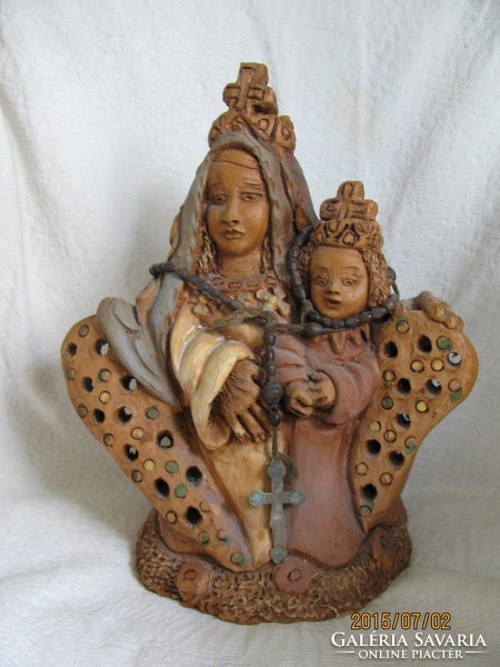 Szász Erzsébet szobra: Mária a gyermekkel