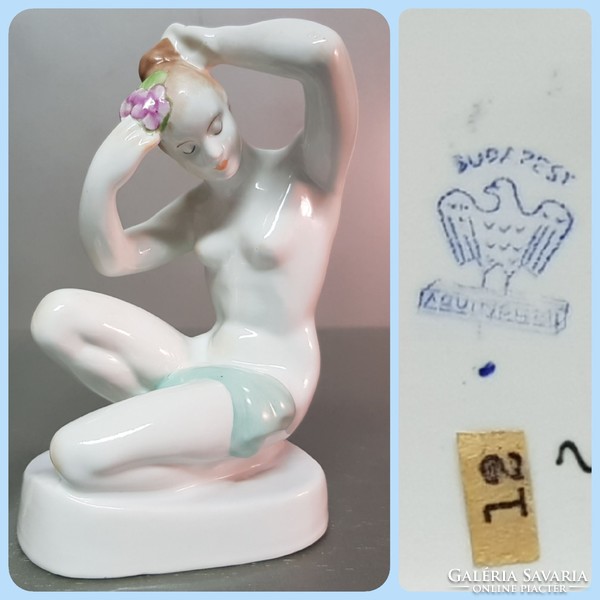 Porcelain figurine of a woman combing an aquincum bun (917)