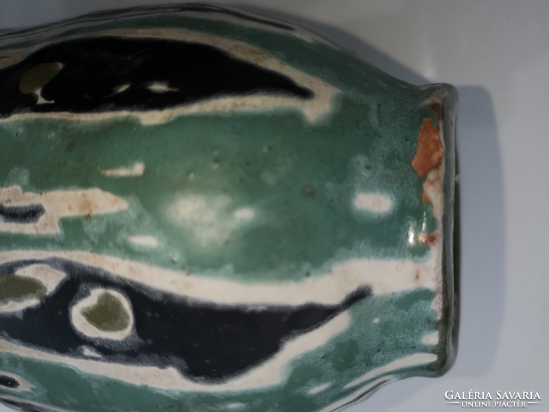 Gorka Lívia stilizált halakkal festett váza