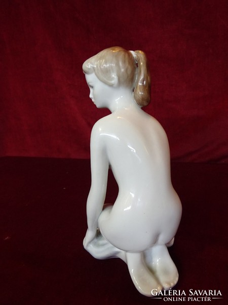 Aquincum porcelán,  akt figurális szobor, térdeplő nő. Vanneki!