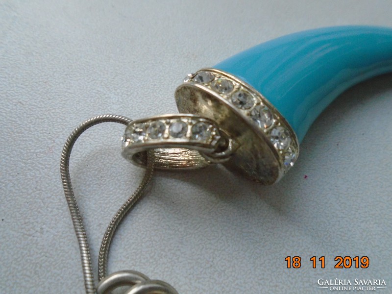 Türkíz tigrisfog medál,talizmán,ezüstözött Swarovski kristály foglalatban és gyűrűvel,kígyó láncon