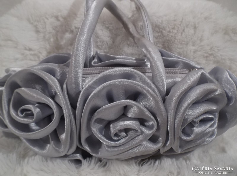 RETIKÜL - ÚJ - SZATÉN - rózsás  - ezüst - mindkét oldalán rózsa - 22 x 12 cm +17 cm fül