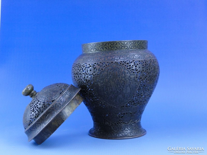 0A848 Áttört fedeles réz perzsa stílusú urna