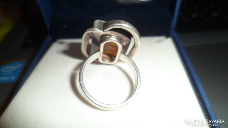 Silver ring / amber