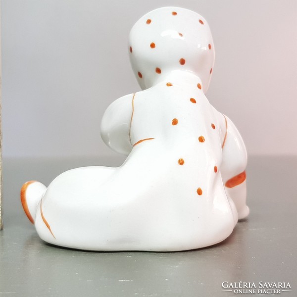 Zsolnay korsós kislány porcelán figura (932)