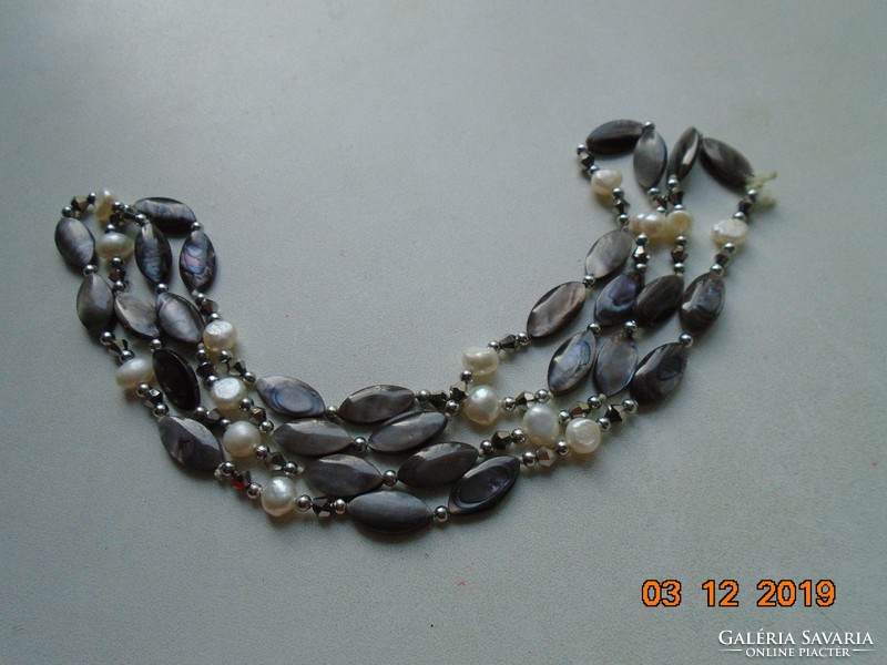 Abalone ,igazgyöngy és ezüst színű Swarovski fazettált gyöngyből fűzött hosszú nyaklánc 92 cm