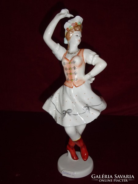 Hollóházi porcelán figurális szobor, kézzel festett csárdáskirálynő. 26 cm magas.  Vanneki!