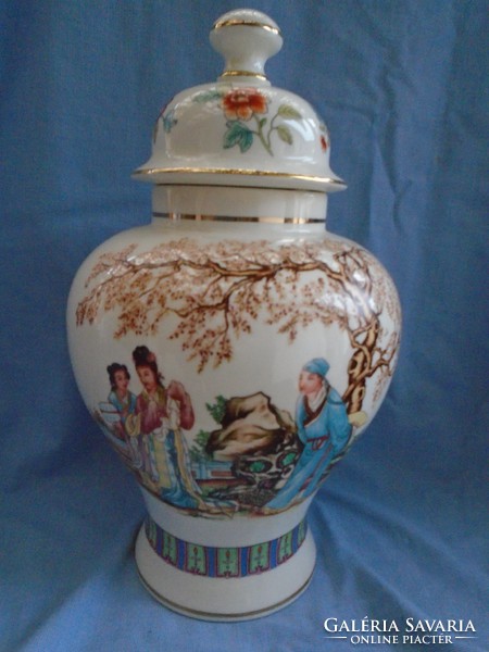 單個中國花瓶，始於18世紀中葉的清武彩王朝。從其中可以看到美麗逼真的作品 40 cm