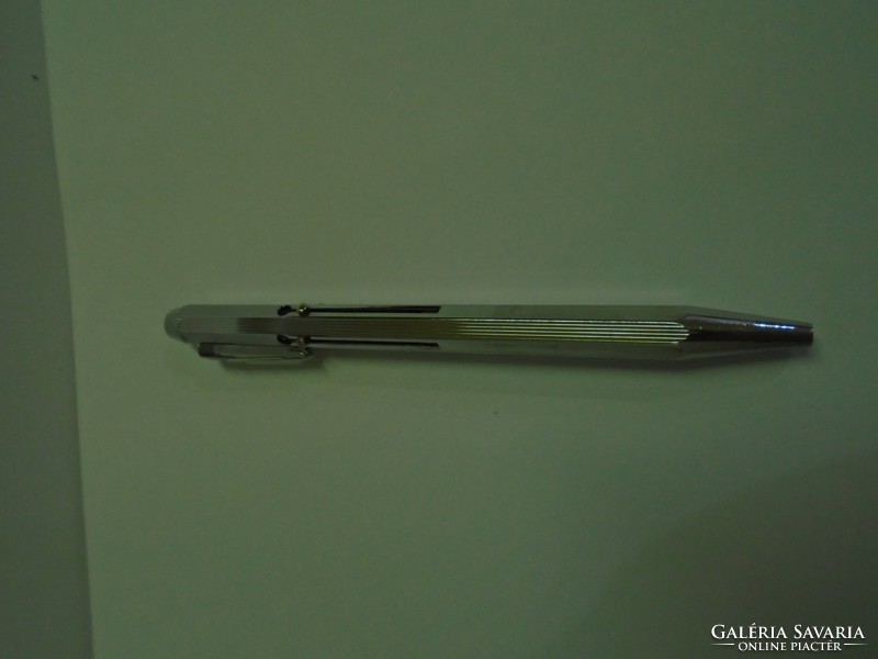 Retro négy színű fém toll gyári állapotában 