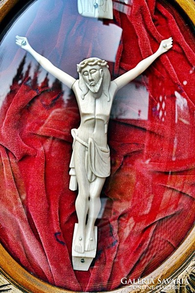 1. Antique ivory Jesus Christ (22cm), body in 46.5 Cm frame. Cross, crucifix