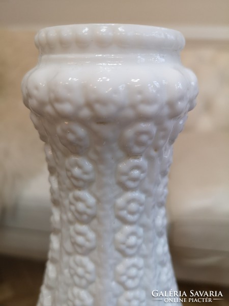 Tejopál fehér üveg váza 25 x 12 cm