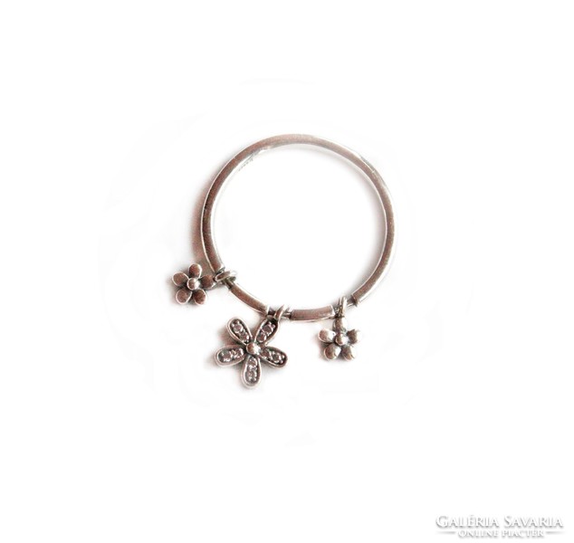 Three small flower silver rings