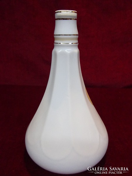 Bottle of raven house porcelain cream liqueur. 19 cm high. He has !