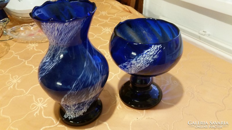 Kék üveg asztalközép, kínáló, váza  eladó!Gyönyörű, fehér csíkos váza, kínáló