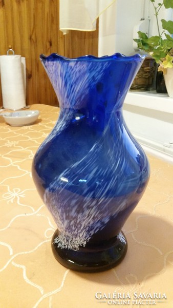 Kék üveg asztalközép, kínáló, váza  eladó!Gyönyörű, fehér csíkos váza, kínáló