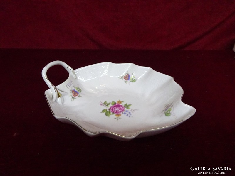 Raven house porcelain leaf shaped centerpiece with flowers. Its size is 21 x 16.5 x 4.5 cm. He has!