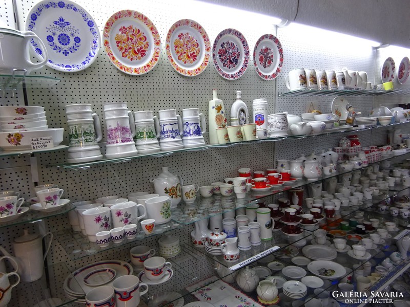 Alb. The center of the Swiss porcelain table is 9.7 cm in diameter. With the coat of arms of Liechtenstein. He has!