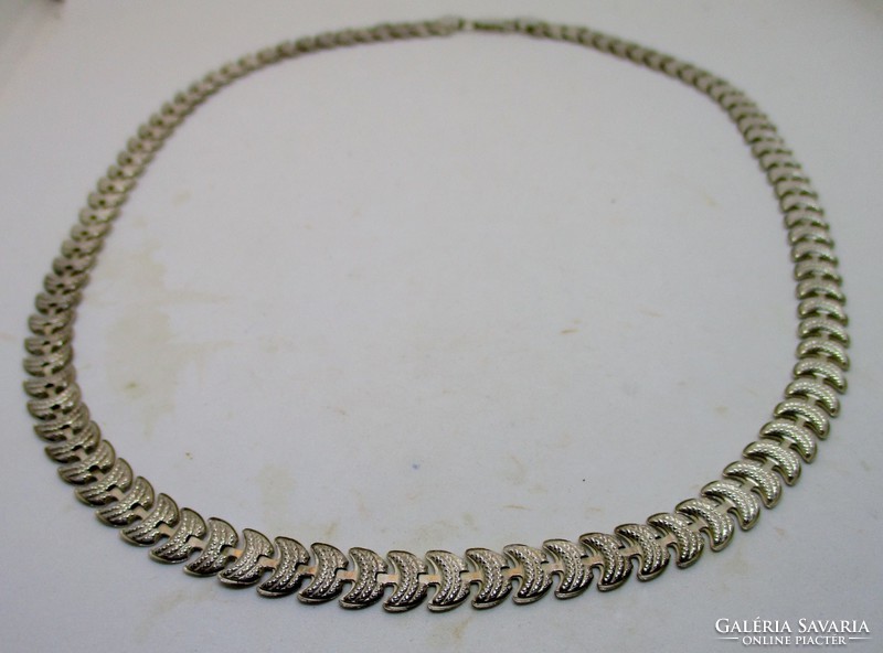 Beautiful wide silver necklace with a special pattern
