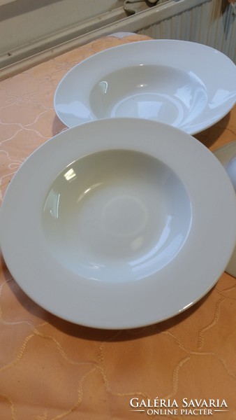 Porcelán, VARDAGEN 2 db ovális mély tányér, 1 db kerek mély salátás tányér eladó!