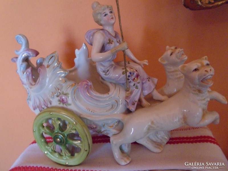 Porcelain with sword mark, lady with carriage, flawless piece