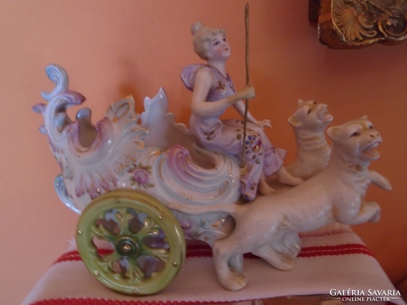 Porcelain with sword mark, lady with carriage, flawless piece