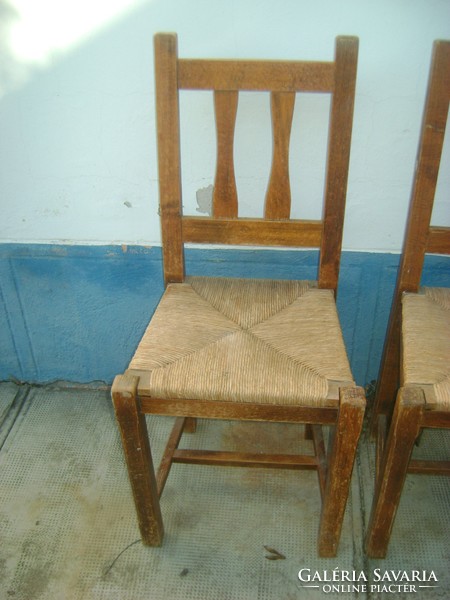 Három darab régi, fonott üléses szék együtt