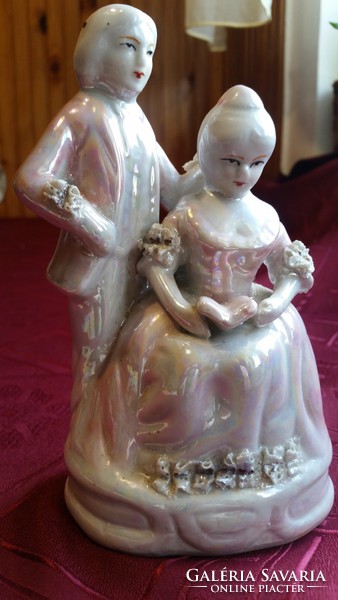 Porcelán kézzel festett  szobor eladó!Barokk irizáló figurális szoborpár