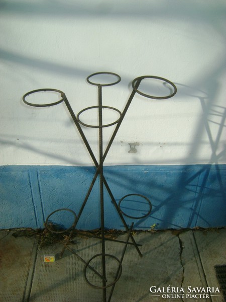 Retro standing flower stand, flower stand made of metal