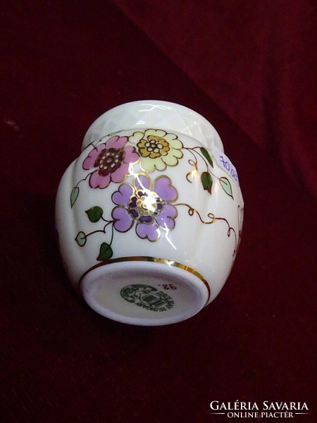 Zsolnay porcelain butterfly vase, 7 cm high. He has!