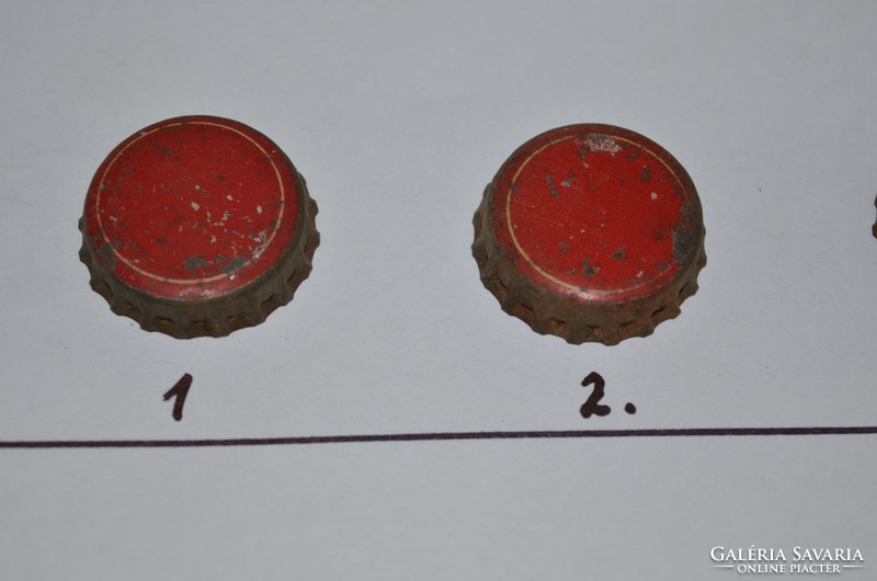 5 old red beer caps without cork writing